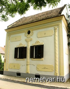 szendro-kek-festo-haz-muzeum-01.jpg